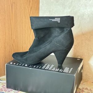 Black Fold-Over Ankle Heeled Boots with Pointed Toe